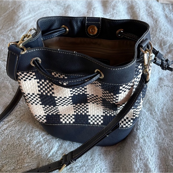 Woven Drawstring Bucket Bag - Picture 8 of 12